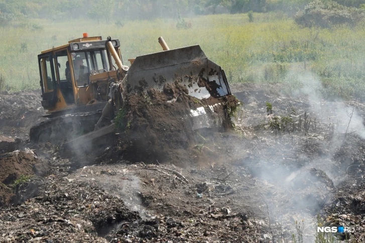 Режим неблагоприятных метеоусловий объявили в Новосибирской области из-за горящих лесов и свалок