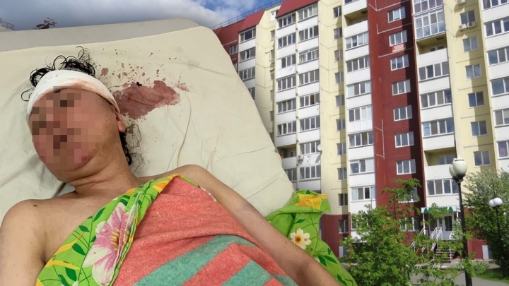 Экс-полицейский избил тюменку — шокирующее видео нападения