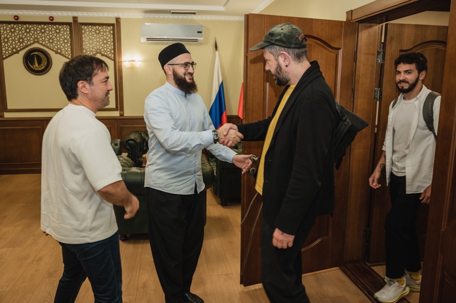 Артемий Лебедев познакомился с муфтием Татарстана Артемий Лебедев познакомился с муфтием Татарстана