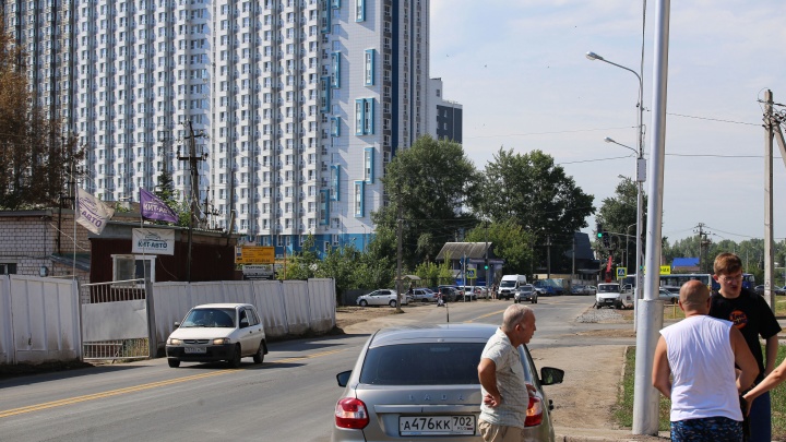 «Никто не подумал про людей»: жители микрорайона Южного считают, что реконструкция улицы Пугачева в Уфе не решит проблему с пробками