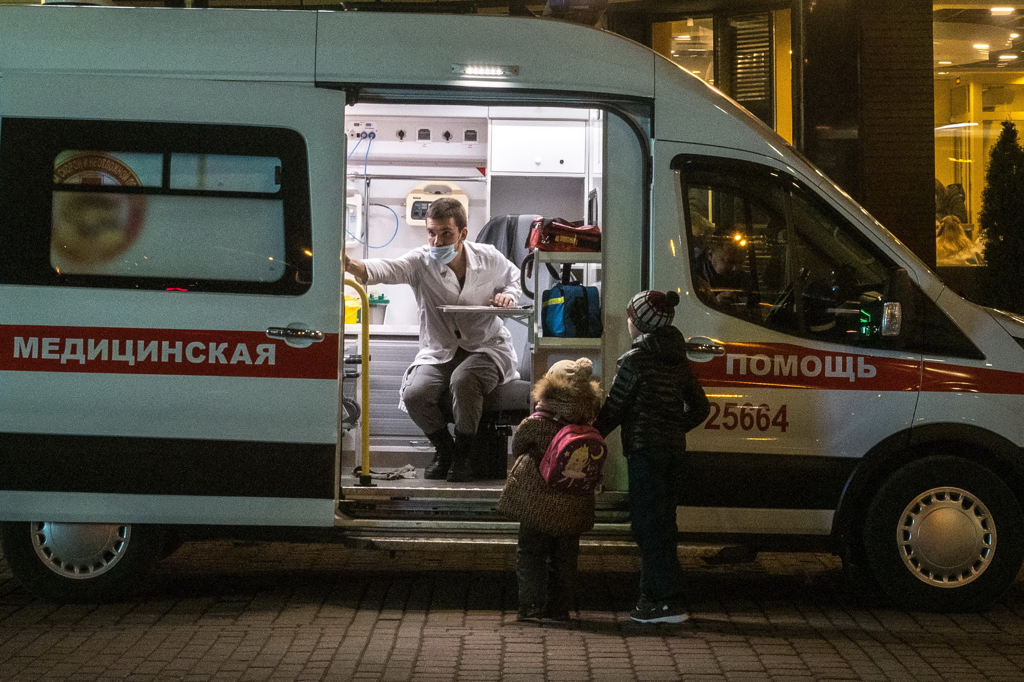 Без принудиловки и концлагеря: как будут вакцинировать детей в Петербурге