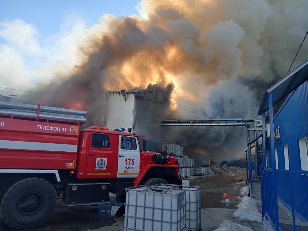 Пожарно новгород. Кудьминская промзона пожар. Пожар в Нижнем Новгороде. Огонь пожар. Пожар фото.