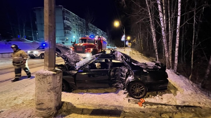 Двое погибли, двое в больнице: водитель в Дивногорске влетел в фонарный столб