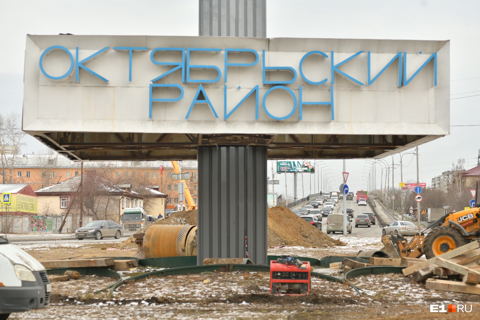 В Екатеринбурге начали реконструкцию скандальной мегаразвязки у «Калины». Большой фоторепортаж