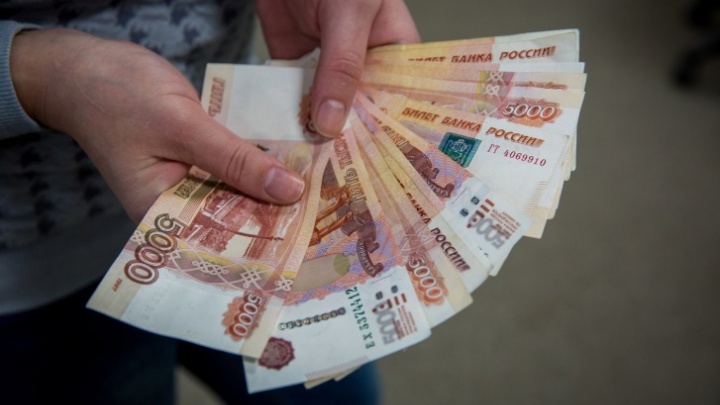 В Татарстане на 80% чаще стали брать взятки. Рассказываем, кто попался