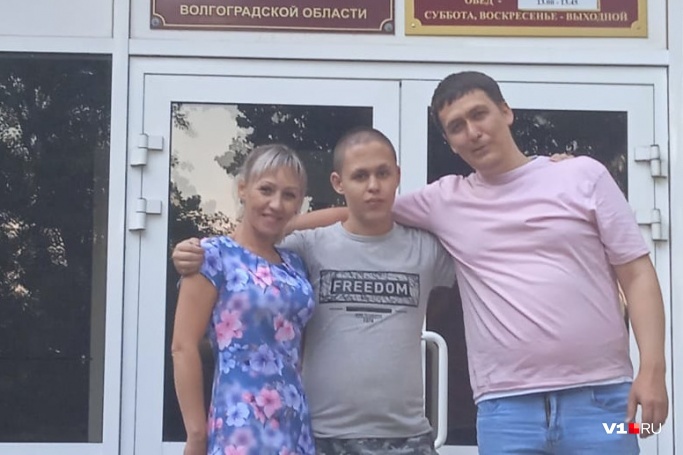 Волгоградский областной суд вернул Ярослава Иноземцева родителям — под домашний арест Волгоградский областной суд вернул Ярослава Иноземцева родителям — под домашний арест