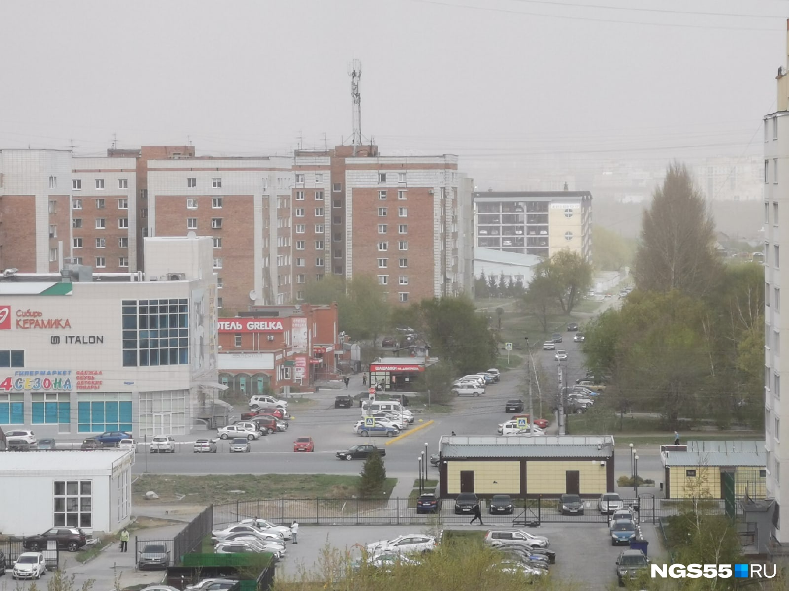 Буря в омске. Пылевая буря Омск. Пыльная буря в Омске 2022. Ураган в Омске 2014.