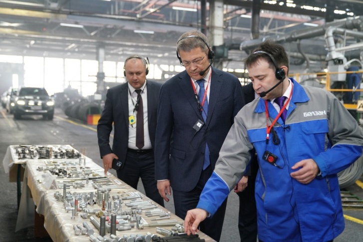 Радий Хабиров посетил белебеевский завод «Автонормаль»