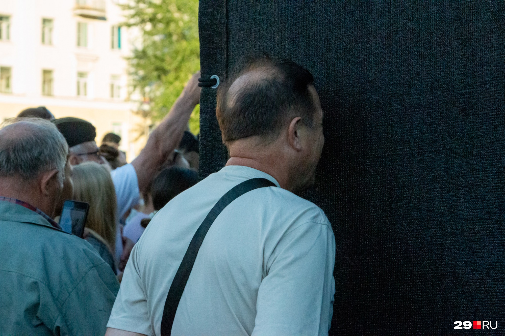Некоторым даже пришлось изобретать нестандартные способы увидеть артиста Некоторым даже пришлось изобретать нестандартные способы увидеть артиста