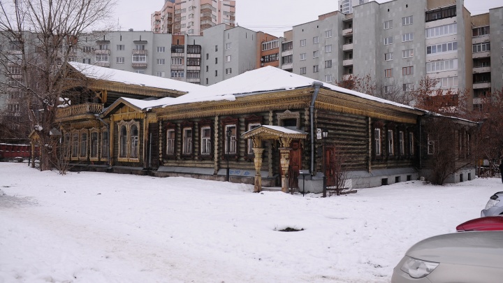 Памятники архитектуры вывезут из центра Екатеринбурга. Сейчас мэрия ищет для них подходящее место