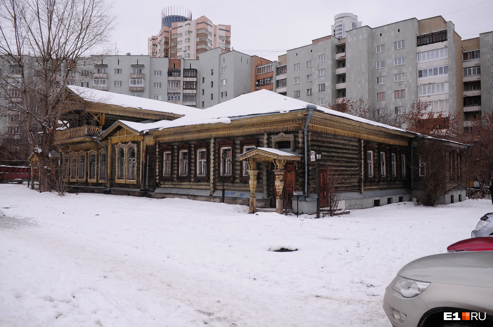 Памятники архитектуры вывезут из центра Екатеринбурга. Сейчас мэрия ищет для них подходящее место