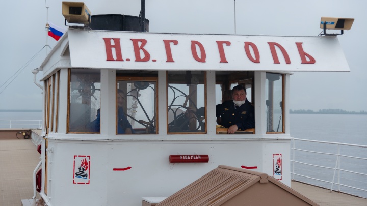 Сколько стоят и когда проходят двухчасовые речные прогулки на старейшем в России пароходе-колеснике
