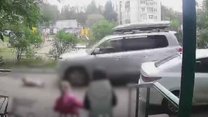 В Архангельске автомобиль сбил пятилетнюю девочку