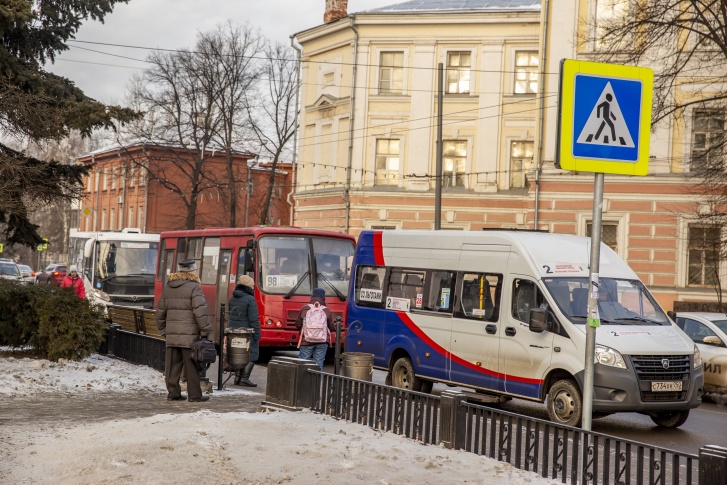 «Первая пассажирская компания» выведет вместо ПАЗов 10 больших автобусов ЛиАЗ «Первая пассажирская компания» выведет вместо ПАЗов 10 больших автобусов ЛиАЗ