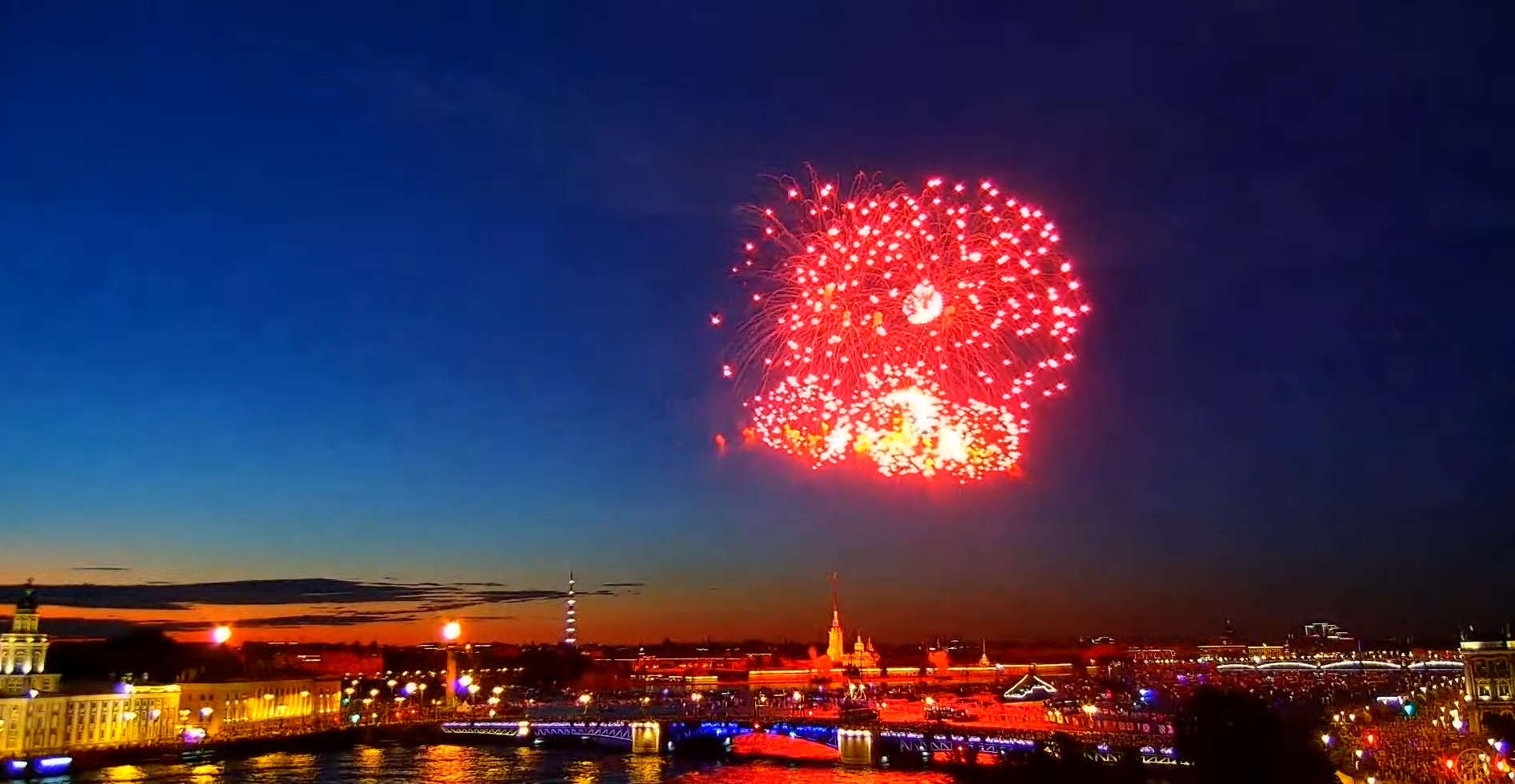 Праздничный салют завершил празднование Дня ВМФ в Петербурге