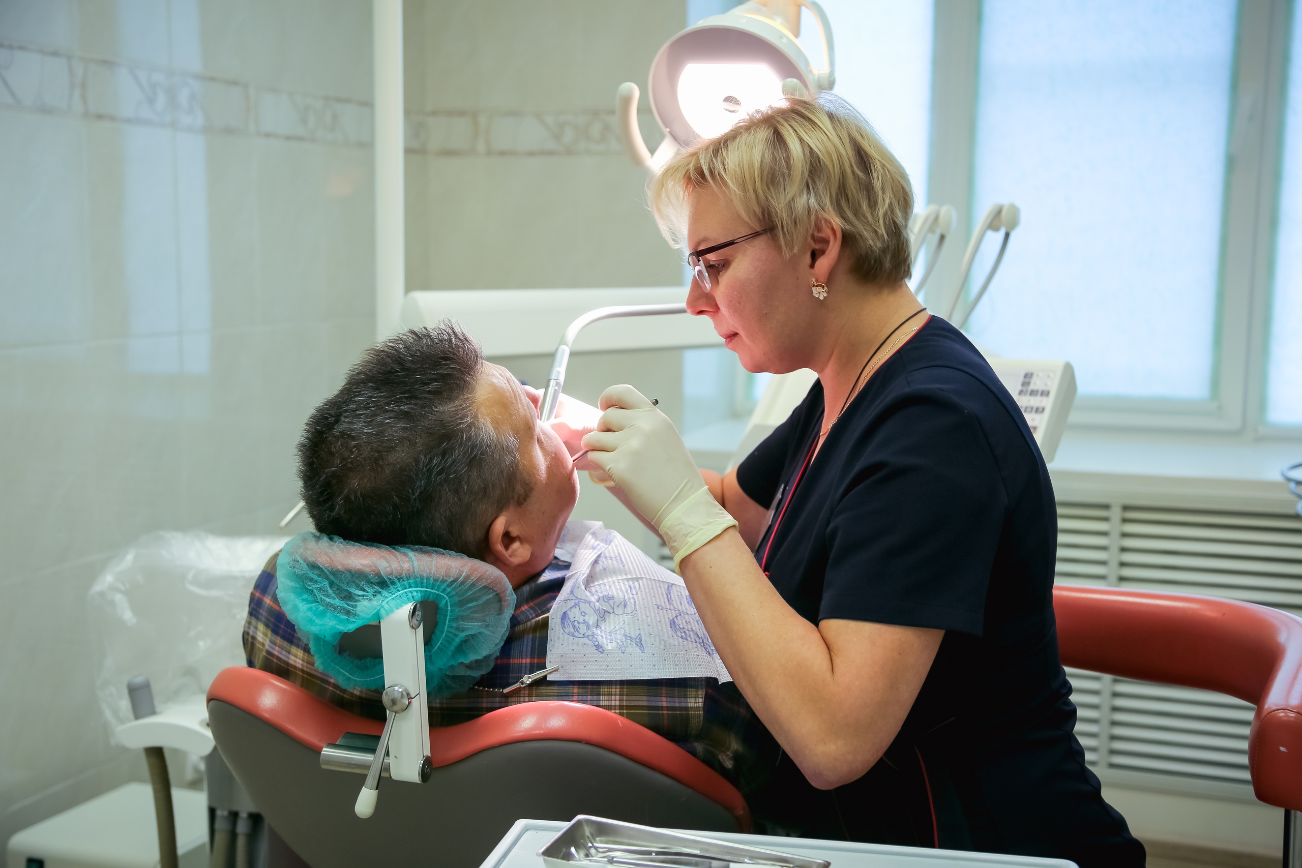 Многие челябинцы лечили зубы в этой стоматологии по полису ОМС, но теперь клиника перешла только на коммерческие отношения