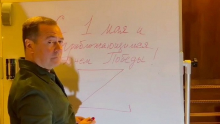«После Киева мы пойдем в следующий поход». Почему все снова обсуждают соцсети Дмитрия Медведева