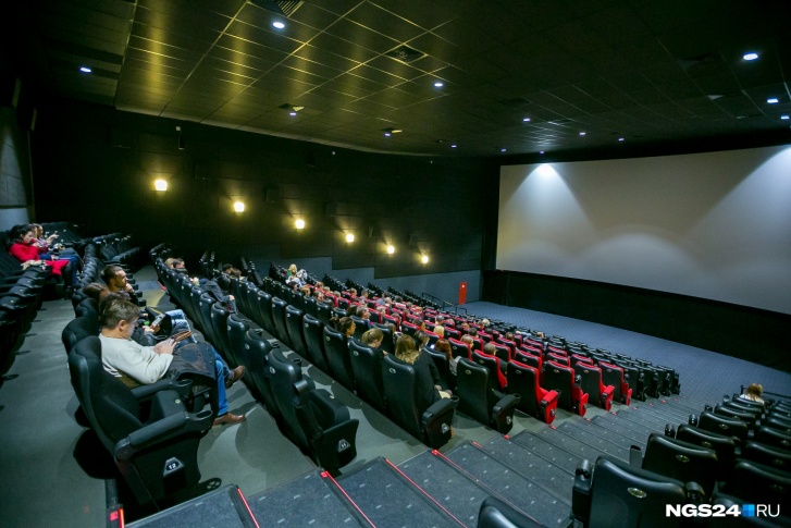 Кинотеатр показывает фильмы, прокат которых в России официально приостановлен