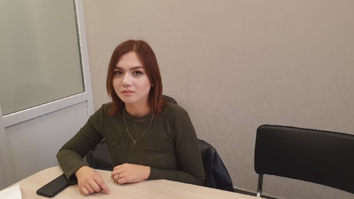 Уральская студентка, обманутая при устройстве на работу тайным покупателем, получила иски со всей страны