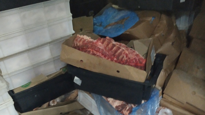 Из-за тонны просроченного мяса на зауральском предприятии уволили сотрудников