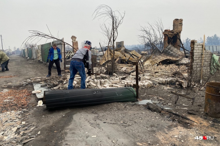 На помощь пострадавшим от пожаров зауральцам направили 50,3 миллиона рублей На помощь пострадавшим от пожаров зауральцам направили 50,3 миллиона рублей