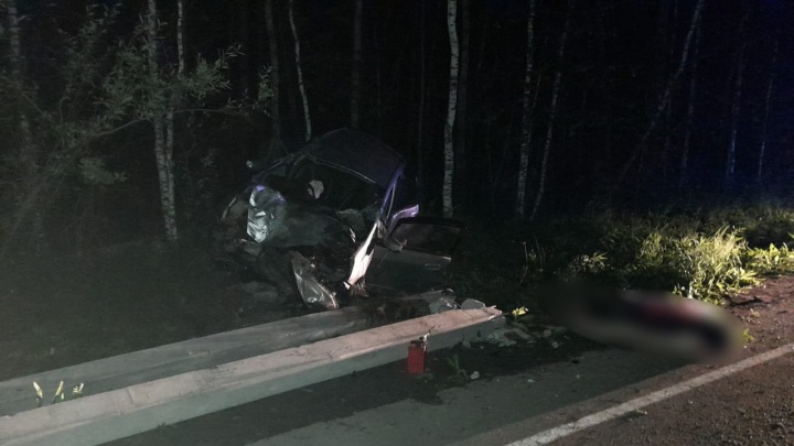 20-летний парень погиб в лесу под Ангарском, влетев на Honda Fit в световую опору