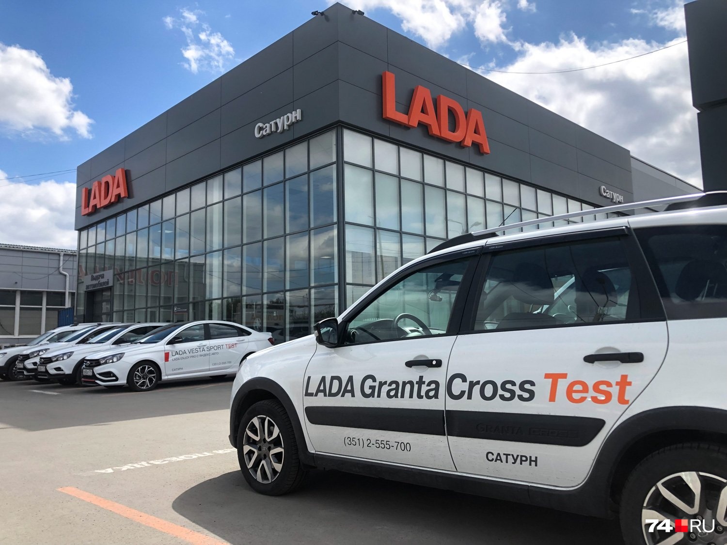 У дилеров Lada пока всё неплохо: машины еще есть, но ассортимент снижается У дилеров Lada пока всё неплохо: машины еще есть, но ассортимент снижается