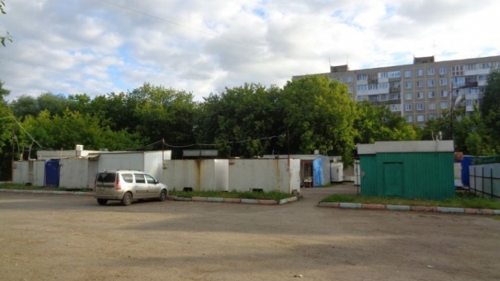 В Перми демонтируют мини-рынок на Нагорном