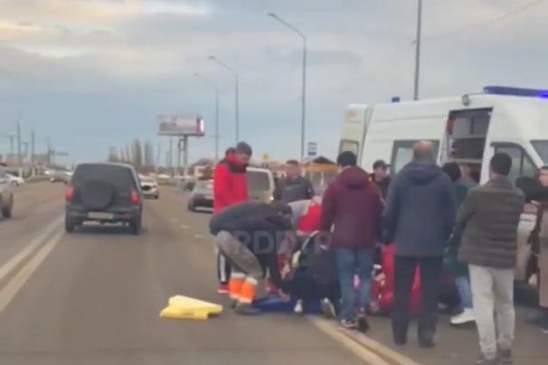 На место происшествия выехала бригада скорой помощи На место происшествия выехала бригада скорой помощи