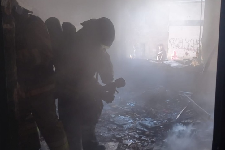 Пожар произошел в квартире на первом этаже Пожар произошел в квартире на первом этаже