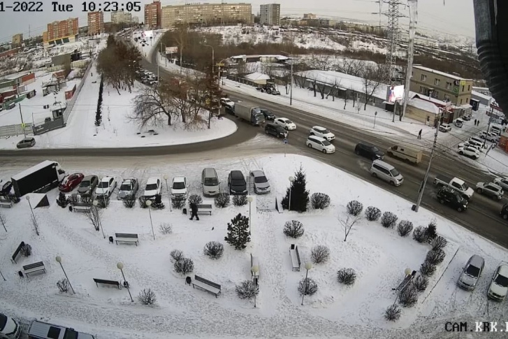 Свободный стоит в сторону центра до сих пор Свободный стоит в сторону центра до сих пор