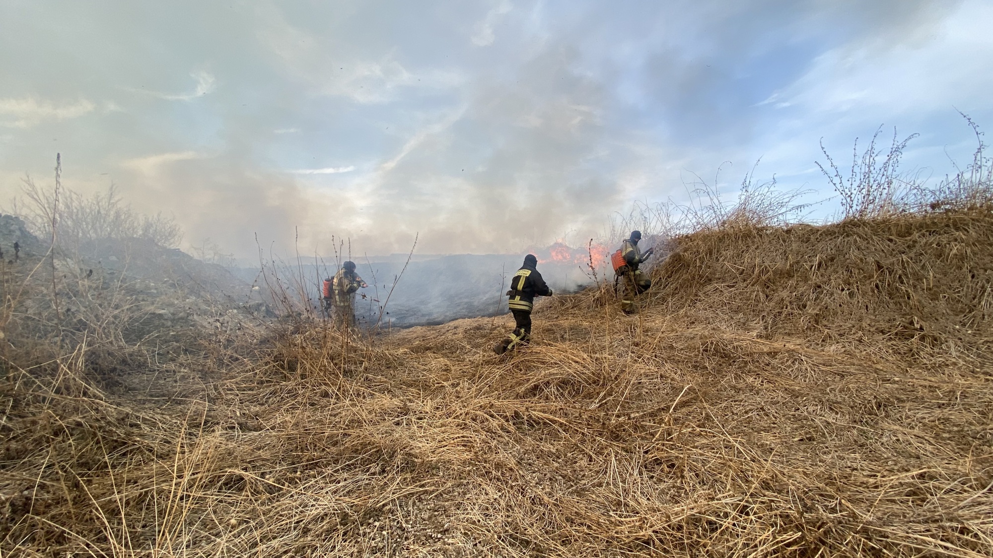 Ангарчанин поджег траву, чтобы посмотреть, как быстро приедут пожарные