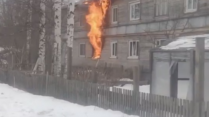 Архангелогородец снял на видео, как горит дом на Баумана