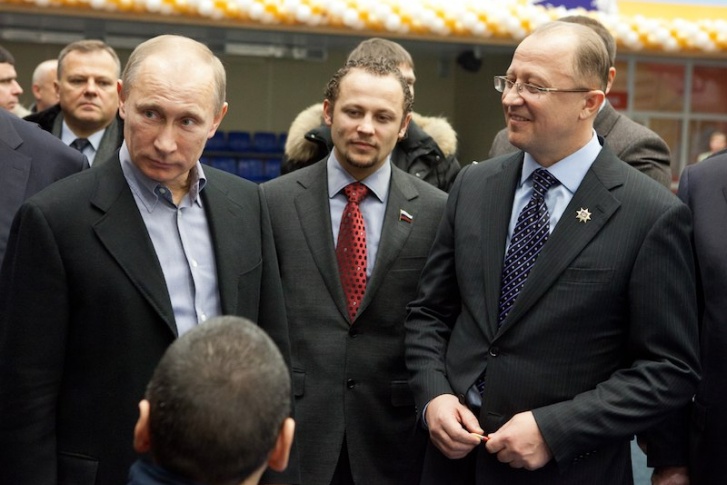 Михаил Федяев (справа) с сыном Павлом (по центру) и президентом Владимиром Путиным