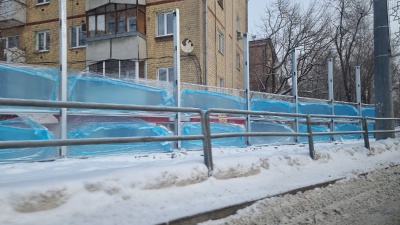 На Московском шоссе жилые дома начали закрывать экранами