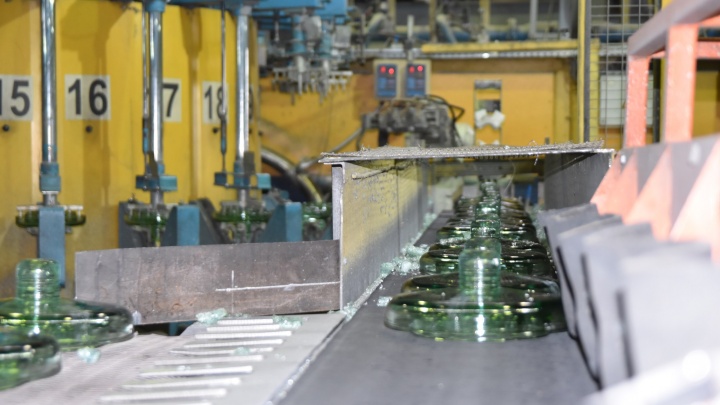 «ЮМЭК», один из самых современных заводов России по выпуску стеклянных изоляторов, отметил 15-летие