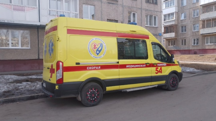 Соцсети: в Кузбассе скорая помощь не стала забирать в больницу шатающегося мужчину, вскоре он умер