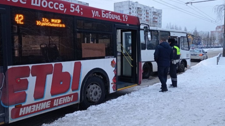 В Ярославле столкнулись два автобуса с пассажирами