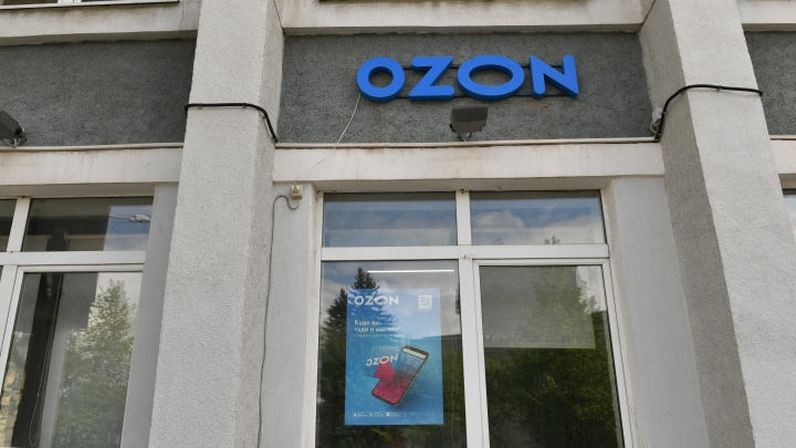 «Зажрались» vs «Имеют право»: екатеринбуржцы резко поспорили о сокращении зарплат курьерам OZON