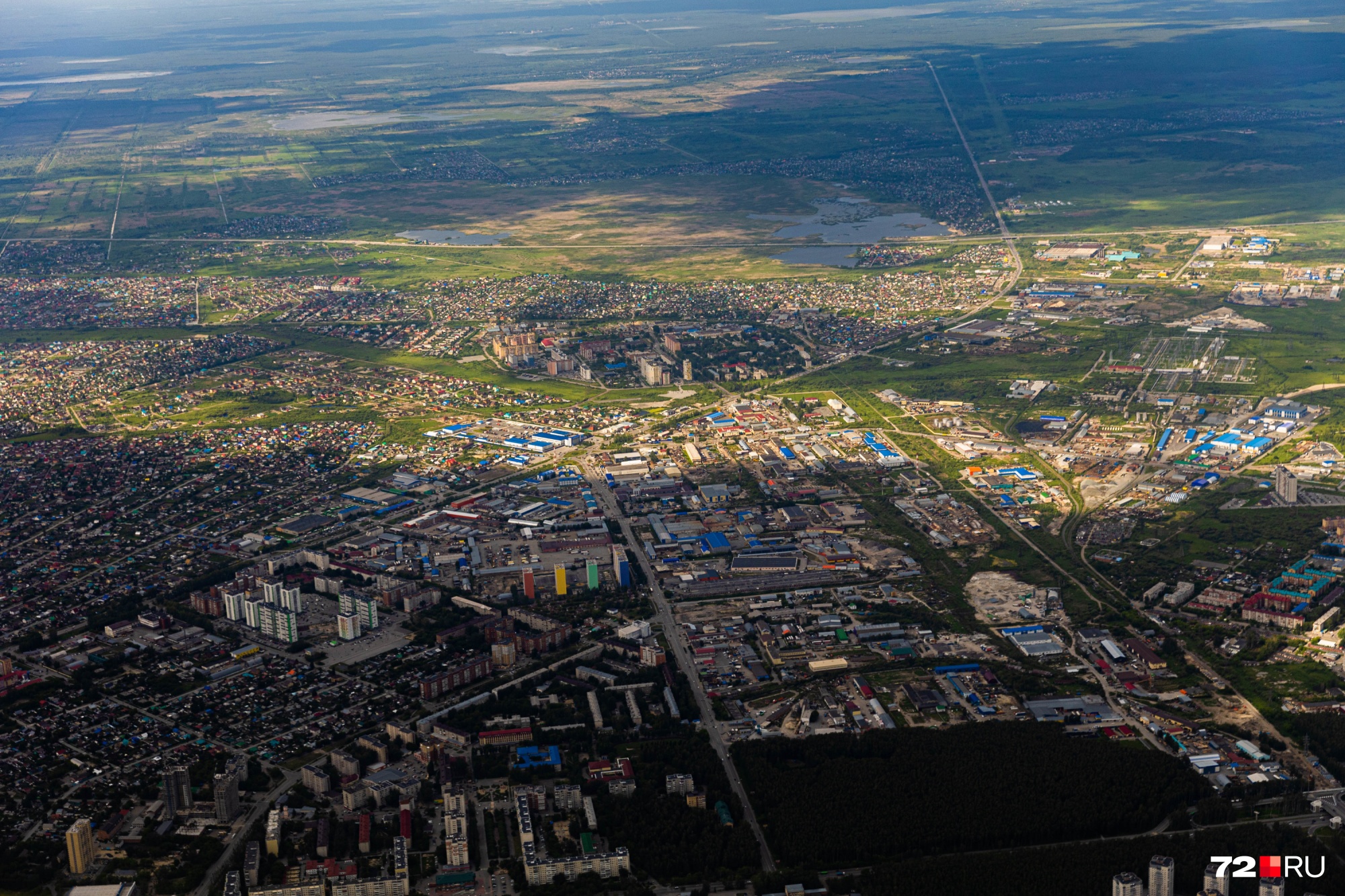 А на этом кадре половина города в тени, а другую греет солнце. Где же вы были в это время? А на этом кадре половина города в тени, а другую греет солнце. Где же вы были в это время?