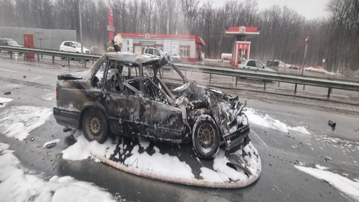 Врезался в грузовик и загорелся: страшное ДТП у ИКЕА под Самарой