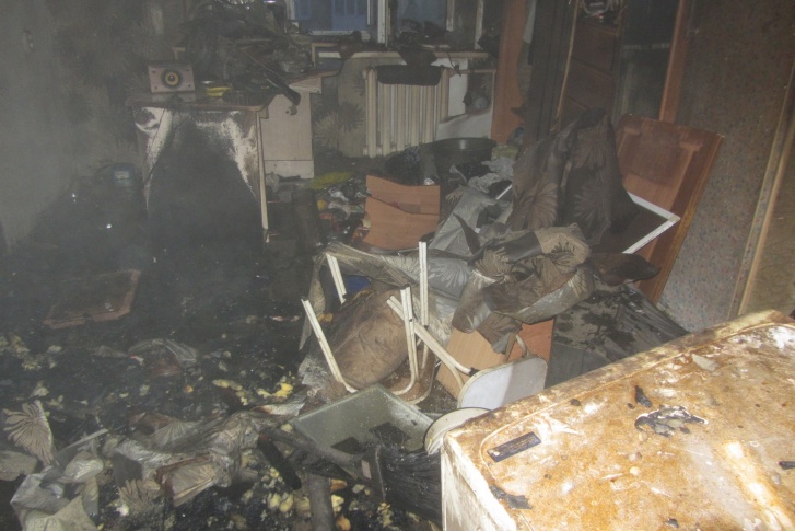 Пожарные показали, как обгорела комната, где погиб мужчина