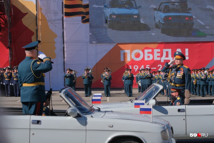 В Перми прошел парад Победы В Перми прошел парад Победы