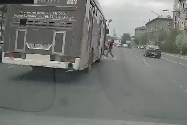 Шаг под автобус Шаг под автобус