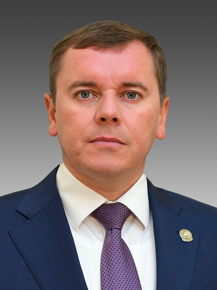 В 2013 году Зяббаров уже был в министерстве: он занимал должность заместителя министра. Но пару лет спустя его сослали в Буинск. Там в 2017-м он стал главой. Но в сентябре 2020 года вернулся назад — он стал министром сельского хозяйства и продовольствия Татарстана В 2013 году Зяббаров уже был в министерстве: он занимал должность заместителя министра. Но пару лет спустя его сослали в Буинск. Там в 2017-м он стал главой. Но в сентябре 2020 года вернулся назад — он стал министром сельского хозяйства и продовольствия Татарстана