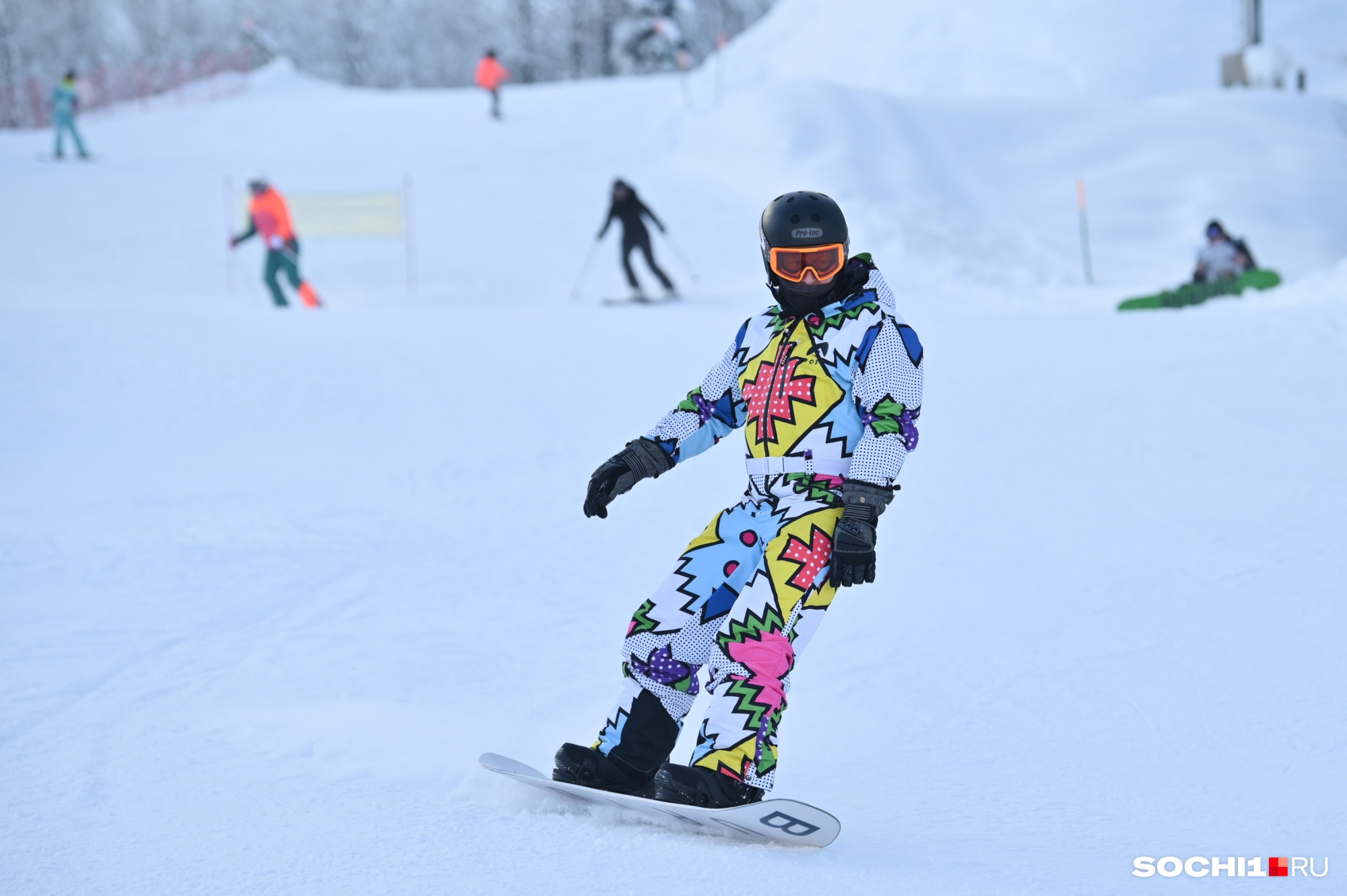 Сноубордист на склоне «Роза Хутор»