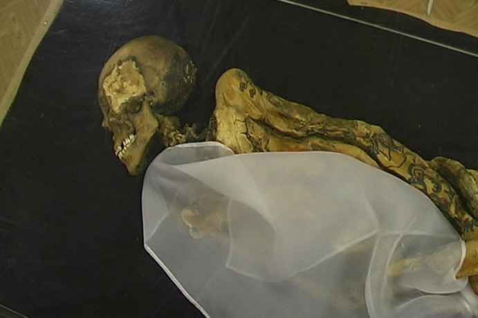 Укоксая принцесса, по данным ученых, родилась и умерла примерно в VI—III веке до н. э., 2300–2600 лет назад