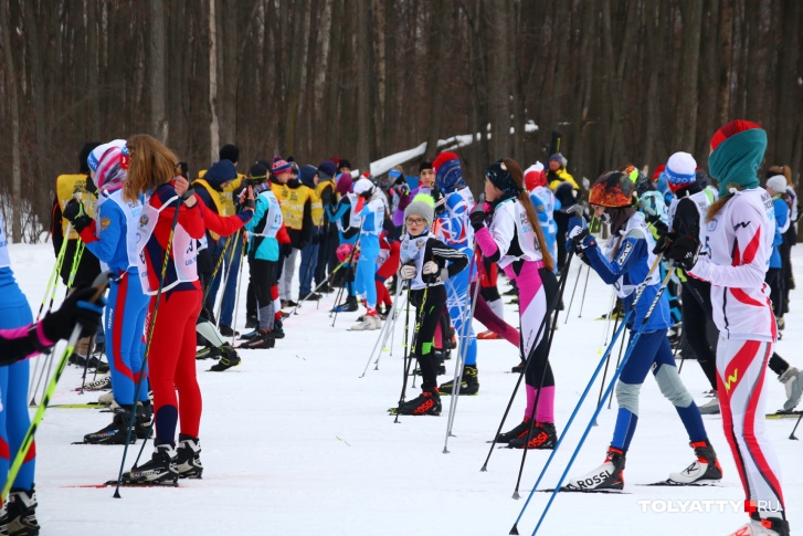 Зимой проводится много турниров, где можно ради азарта померяться силами с другими непрофессиональными лыжниками