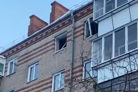 «Разнесло окна и балкон»: подросток получил ожоги после взрыва самогонного аппарата в пятиэтажке на Южном Урале