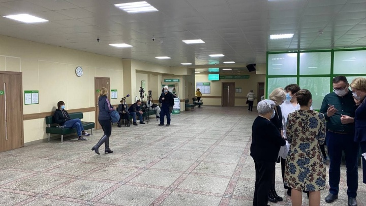 «Врачи уже сами требуют современного оборудования»: глава Минздрава РФ посетил ГП № 7 в Перми